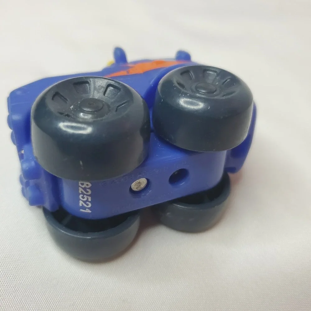 Wheel Pals Blue Tow Truck Tonka Lil Chuck & Friends Handy Tow Truck Hasbro 2014
